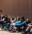 O governo americano busca dissuadir que imigrantes ilegais cruzem a fronteira  Foto: EPA / BBC News Brasil