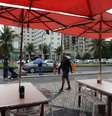 Vista do quiosque localizado na orla da Barra da Tijuca, na zona oeste da cidade do Rio de Janeiro, onde três médicos foram mortos a tiros na madrugada desta quinta-feira, 5 de outubro de 2023  Foto: PEDRO KIRILOS/ESTADÃO CONTEÚDO