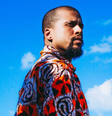 O multiartista Toni Baptiste que projeta suas artes em museus e prédios da cidade  Foto: Crédito: Reprodução/Instagram/@tonibaptistebrasil