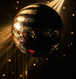 Globo de espelhos usado nas discotecas pode ser usado para acompanhar o eclipse (Imagem: Reproduçao/Honey Fangs/Unsplash)  Foto: Canaltech