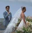 Laura Fiuza e Henrique Dubugras durante casamento em Fernando de Noronha em 7 de outubro de 2023  Foto: Instagram/@blakeslatkin / Estadão