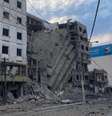 Aviões de guerra israelenses atacaram a sede do Banco Nacional Islâmico no bairro de Rimal em Gaza  Foto: Reprodução