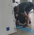 Passageiro é agredido e assaltado em catraca do metrô em SP; vídeo  Foto: Reprodução/Redes Sociais 