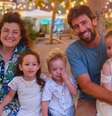 Tamar Kedem-Siman, seu marido Johnny e seus filhos Shachar, Arbel, ambos com 6 anos de idade, e Omer, de apenas 2 anos  Foto: Reprodução