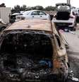 Carros destruídos e abandonados perto do festival de música que foi alvo de atentado terrorista  Foto: DW / Deutsche Welle