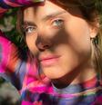 Carolina Dieckmann com estampa colorida   Foto: @loracarola/Instagram/Reprodução / Elas no Tapete Vermelho