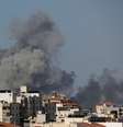 Nesta quinta-feira, Israel intensificou os ataques à Faixa de Gaza  Foto: Reprodução/REUTERS/Saleh Salem
