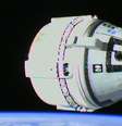 Nave Starliner acoplada à Estação Espacial Internacional durante teste de voo não tripulado (Imagem: Reprodução/NASA TV)  Foto: Canaltech