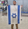 Jonathan, 22, um dos israelenses que embarcaram em Guarulhos rumo a Tel Aviv para lutar na guerra contra o Hamas  Foto: Mayara Paixão/Folhapress