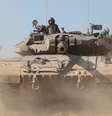 Soldados israelenses em tanque durante ataque à Faixa de Gaza  Foto: REUTERS/Violeta Santos Moura