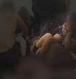 Bruna Valeanu aparece encolhida dentro de bunker em imagem  Foto: Reprodução/TV Globo