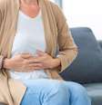 Imagem meramente ilustrativa de uma mulher com dor abdominal  Foto: iStock