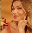 Publicidade com 'caju fake' estrelada por Grazi Massafera viraliza nas redes sociais  Foto: Reprodução/Redes Sociais
