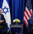 O presidente dos EUA, Joe Biden (à direita), conversa com o primeiro-ministro israelense, Benjamin Netanyahu, durante a 78ª Assembleia Geral da ONU na cidade de Nova York, EUA, 20 de setembro de 2023  Foto: Reuters / BBC News Brasil