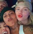Vídeo mostra Luísa Sonza beijando Mariana Maciel, dançarina de sua equipe  Foto: Instagram/Mariana Maciel / Pipoca Moderna