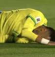 Machucado, Neymar fará exames já em solo brasileiro –  Foto: Reprodução/TV Globo / Jogada10