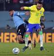 Neymar saiu lesionado na derrota para a seleção uruguaia  Foto: Wesley Santos/Gazeta Press