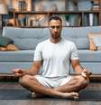 A meditação não requer conhecimento prévio e pode ser realizada no dia a dia  Foto: Ivan / Adobe Stock
