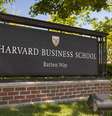 Placa identificando a Universidade de Harvard  Foto: Foto: Istock