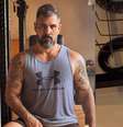 Juliano Cazarré mostrou visita inusitada em casa  Foto: Reprodução/Instagram