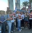 Protesto em Tel Aviv: Famílias apelam por ajuda para possibilitar libertação dos reféns detidos em Gaza  Foto: DW / Deutsche Welle