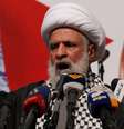 Naim Qassem, segundo no comando do Hezbollah, durante uma marcha em apoio aos palestinos em Beirute, Líbano  Foto: Reuters / BBC News Brasil
