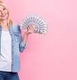 Se liga nas previsões para o seu signo e se prepara para o que vem por aí com o horóscopo do dinheiro e trabalho -  Foto: Shutterstock / João Bidu