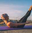 O exercício hundred é praticado para aquecimento do corpo  Foto: Mladen Mitrinovic | Shutterstock / Portal EdiCase