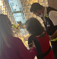 A idosa foi resgatada depois dos vizinhos estranharem o mau cheiro vindo do apartamento  Foto: Reprodução/Secretaria de Desenvolvimento e Inclusão Social de Balneário Camboriú