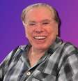Silvio Santos em foto divulgada pela família: rotina tranquila em casa, sempre de pijama, sem data para voltar a trabalhar  Foto: Fotomontagem: Blog Sala de TV