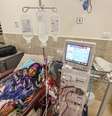 Pacientes que recebem tratamento em unidades de diálise são privados do tratamento necessário devido à crise de energia e à falta de medicamentos em Gaza  Foto: Anadolu via Reuters Connect