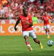 Luiz Adriano é antiga dor de cabeça santista – Ricardo Duarte/SC Internacional  Foto: Jogada10