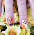Abóboras e fantasmas são clássicos das unhas de Halloween – Shutterstock  Foto: Alto Astral