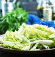 O consumo de frutas e verduras melhora a microbiota intestinal de humanos, a aprtir de suas bactérias (Imagem: Tycoon101/Envato)  Foto: Canaltech