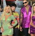 Ao lado de Lore Improta e Virginia, Zé Felipe aparece perdido em clipe -  Foto: Barbara Cotta / Divulgação / Famosos e Celebridades