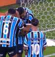 Grêmio vence o Flamengo, de virada, na arena, e segue no G6 do Campeonato Brasileiro – Reprodução/TV Globo  Foto: Jogada10