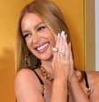 Marina Ruy Barbosa em evento na quarta-feira (25): sorriso de felicidade e anel de noivado avaliado em R$ 1 milhão  Foto: Leo Franco/AgNews