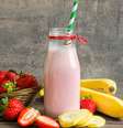 Vitamina de morango com banana e linhaça  Foto: artem evdokimov | Shutterstock / Portal EdiCase
