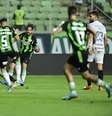 América e Grêmio se enfrentaram no Independência em um jogo con três viradas e sete gols –  Foto: Mourão Panda / América / Jogada10