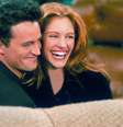 Matthew Perry e Julia Roberts viveram um romance breve e intenso na década de 1990  Foto: Reprodução/Getty Imagens