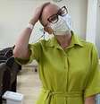Bianca Lopes, 23, em sala de quimioterapia  Foto: Arquivo pessoal/Bianca Lopes / BBC News Brasil