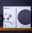 Preço do Xbox Series S será reajustado em aproximadamente 36%, aumentando em R$ 1000 no Brasil.  Foto: Voxel