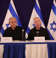 Os três principais membros do novo gabinete de guerra de Israel: primeiro-ministro Benjamin Netanyahu (esq.), ministro da Defesa Yoav Gallant e ministro e líder da oposição Benny Gantz  Foto: Getty Images / BBC News Brasil