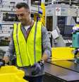 Amazon está usando robôs humanoides para trabalhos em depósitos  Foto: Divulgação/Agility Robotics