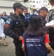 PM chegando com bebê à maternidade após ele ser resgatado   Foto: Divulgação/Polícia Militar