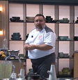 Yuri pede que Vinícius experimente polvo preparado por ele no Masterchef  Foto: Reprodução/Band