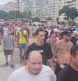 Torcedores de Boca Juniores e Fluminense brigaram na tarde desta quinta (2) na praia de Copacabana –  Foto: Reprodução Redes Sociais / Jogada10