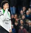 Luis Díaz faz o gol de empate do Liverpool e mostra por baixo da camisa a frase: “Liberdade para papai”  Foto: Justin Tallis/AFP via Getty Images / Jogada10