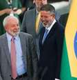 O presidente Luiz Inácio Lula da Silva (PT) e o presidente da Câmara dos Deputados, Arthur Lira (PP) (Imagem de arquivo)  Foto: Wilton Junior/Estadão