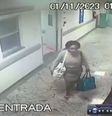 Imagens de câmeras de segurança mostram Cauane Malaquias da Costa, de 19 anos, saindo da Maternidade Maria Amélia Buarque de Holanda, no Rio de Janeiro, após roubar um recém-nascido.  Foto: Reprodução/TV Globo